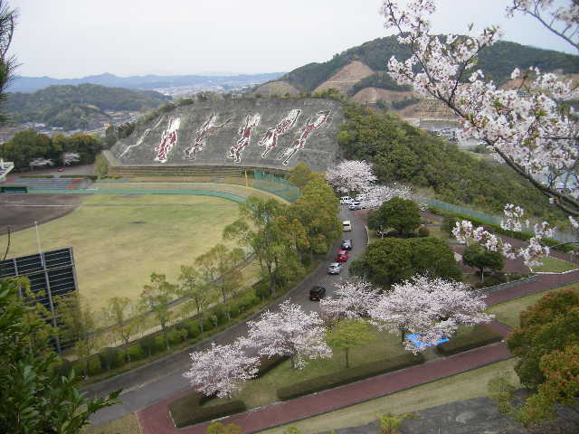 daiodani-saturday-english-class-excursion-hyuga-april-5-2008-stadium.jpg