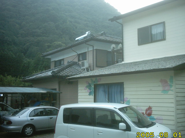 nobeoka-house-for-sale-september-2005-kami-igata-cho-3-rooms-upstairs-3-rooms-dwonstairs-lots-of-parking-.jpg
