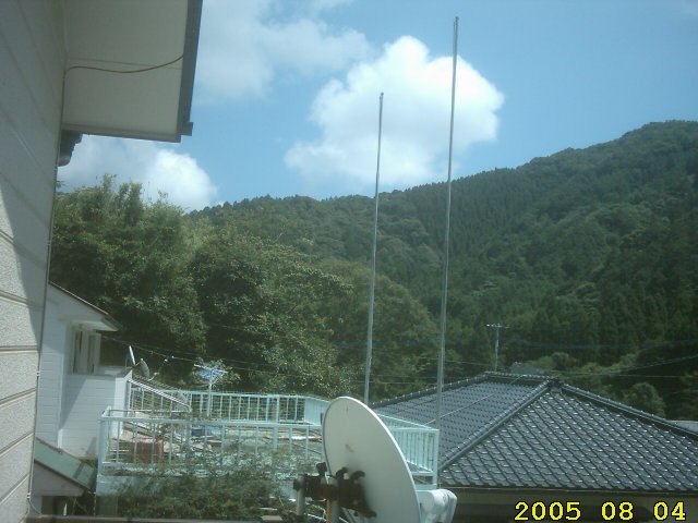 nobeoka-house-for-sale-september-2005-kami-igata-cho-3-rooms-upstairs-3-rooms-dwonstairs-lots-of-parking-14-years-old-great-view-from-balcony-.jpg