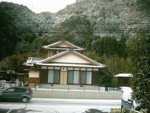 snow-house-kami-igata-.jpg